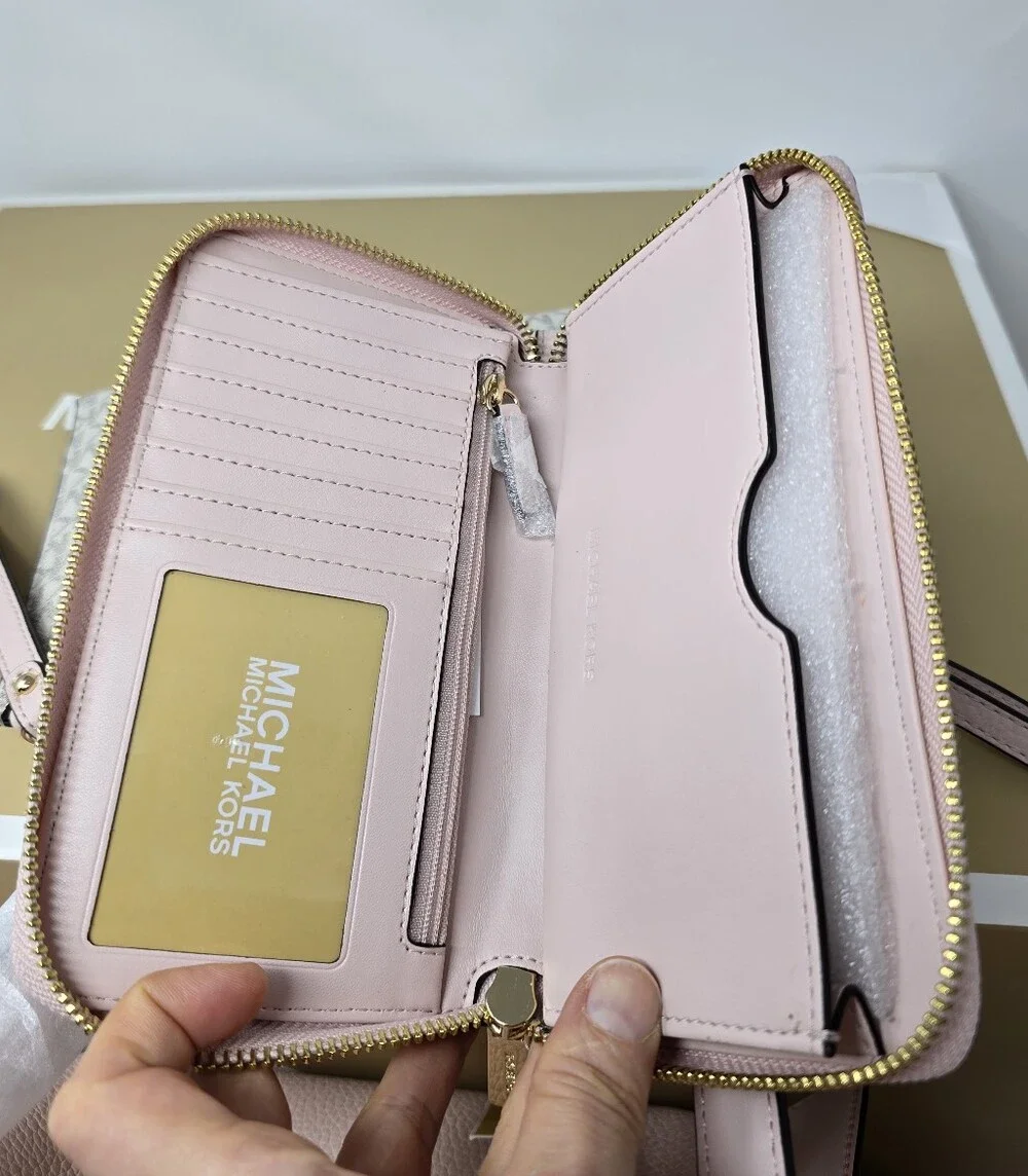 Michael Kors 4pcs SET SHPULDER TOTE BAG WALLET WRISTLET AND COLLECTABLE POMPOM